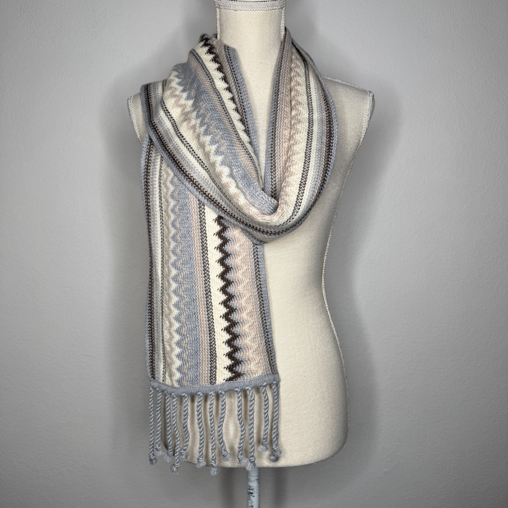 Smartwool Gray Cream Chevron Knit Scarf Twisted Fringe Soft Wrap Size OS